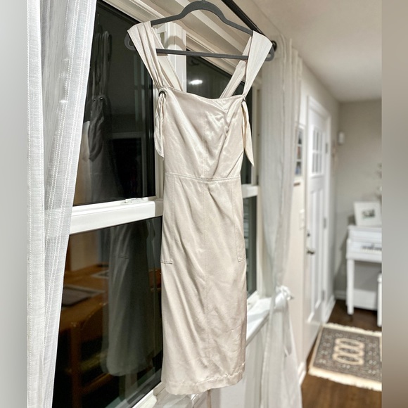 Banana Republic Dresses & Skirts - NWT Banana Republic Heritage Collection dress in ivory, size 2, has pockets!!!!